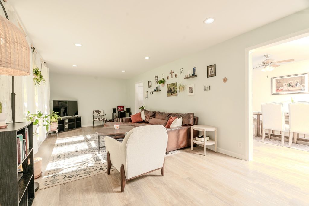 221 Downer Dr, Clarksville, TN 37042