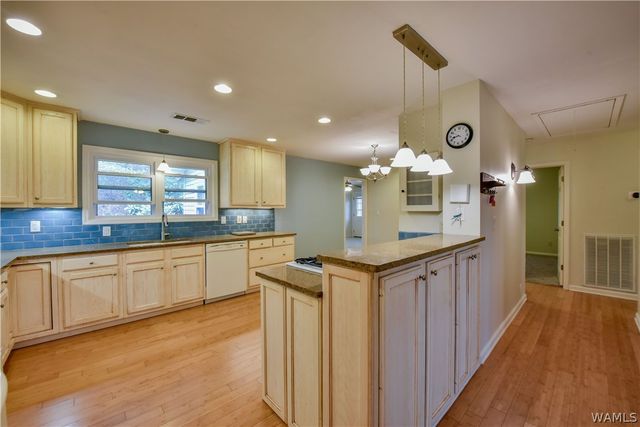 13410 Rocky Ridge, Northport, AL 35475