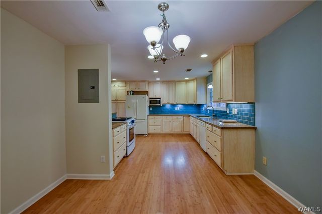 13410 Rocky Ridge, Northport, AL 35475