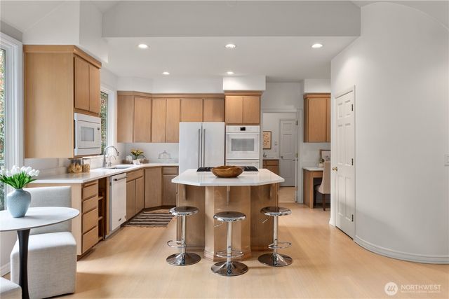 21819 NE 30th Place, Sammamish, WA 98074