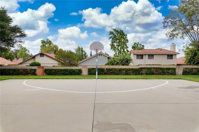 1188 W Van Koevering, Rialto, CA 92376