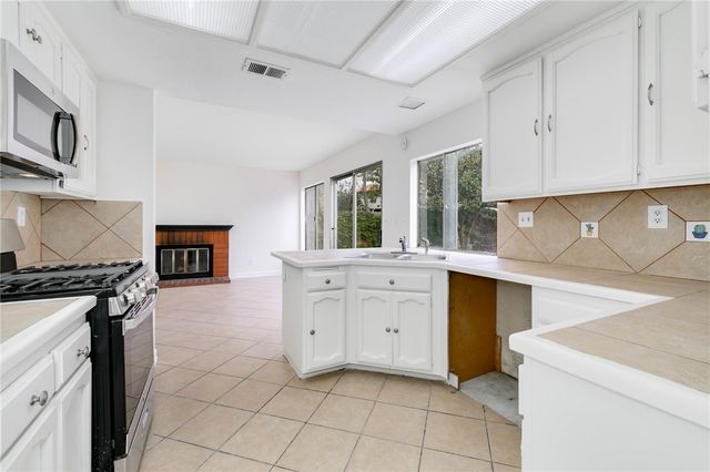 1188 W Van Koevering, Rialto, CA 92376