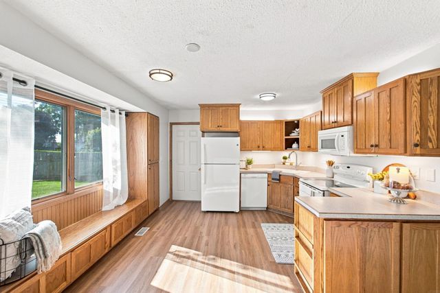 2718 Delane Avenue, Waterloo, IA 50701