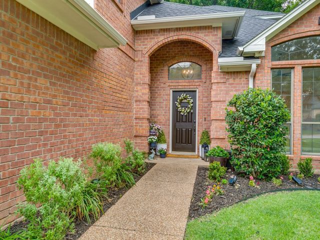 9104 Nob Hill Drive, North Richland Hills, TX 76182