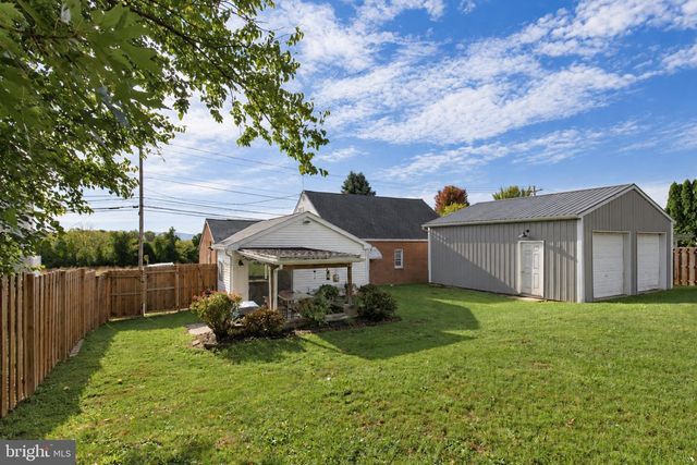 1082 W LEESPORT RD, Leesport, PA 19533