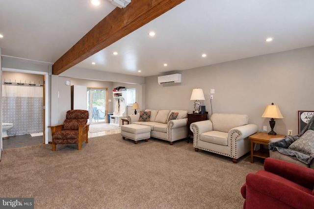 1082 W LEESPORT RD, Leesport, PA 19533