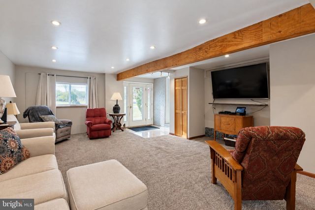 1082 W LEESPORT RD, Leesport, PA 19533