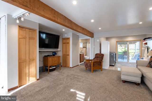 1082 W LEESPORT RD, Leesport, PA 19533