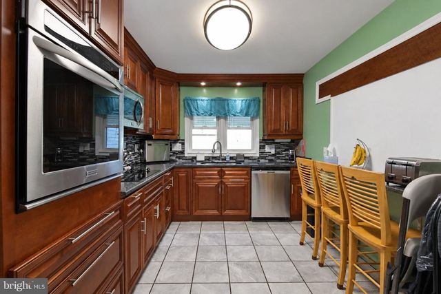 1082 W LEESPORT RD, Leesport, PA 19533