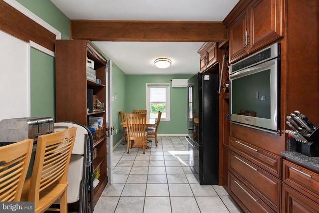 1082 W LEESPORT RD, Leesport, PA 19533