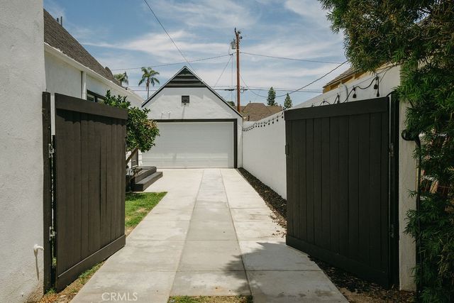 2009 Greenleaf Street, Santa Ana, CA 92706