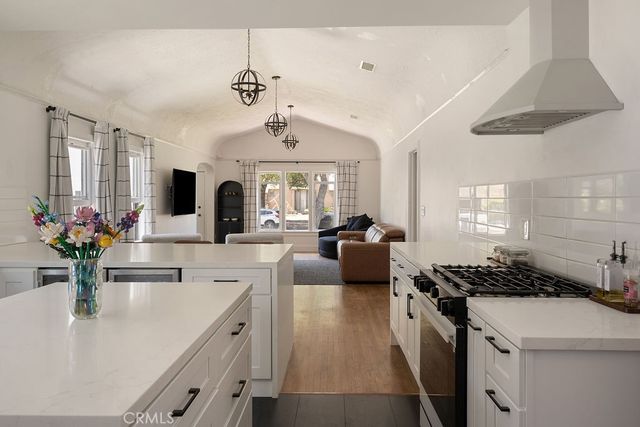 2009 Greenleaf Street, Santa Ana, CA 92706