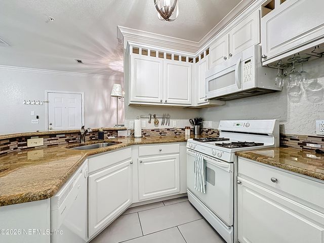 13810 SUTTON PARK Drive N 827, Jacksonville, FL 32224