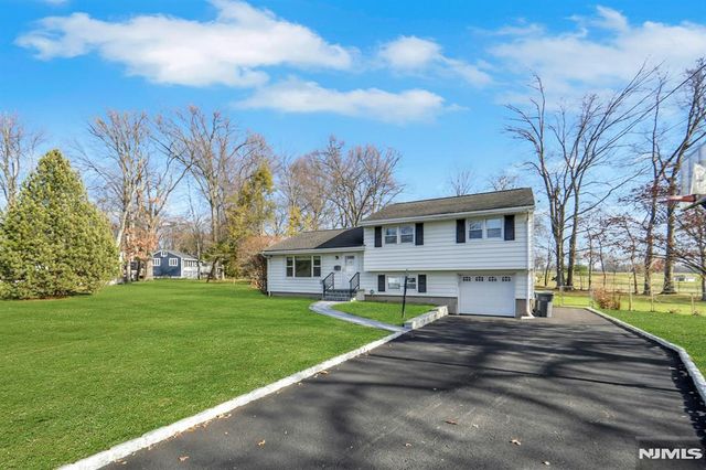 117 Brookview Terrace, Bergenfield, NJ 07621