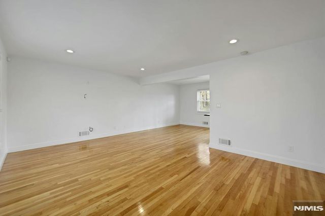 117 Brookview Terrace, Bergenfield, NJ 07621