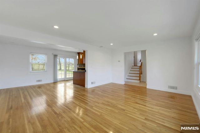 117 Brookview Terrace, Bergenfield, NJ 07621