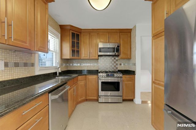 117 Brookview Terrace, Bergenfield, NJ 07621