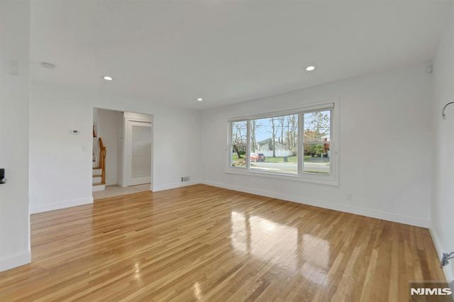 117 Brookview Terrace, Bergenfield, NJ 07621