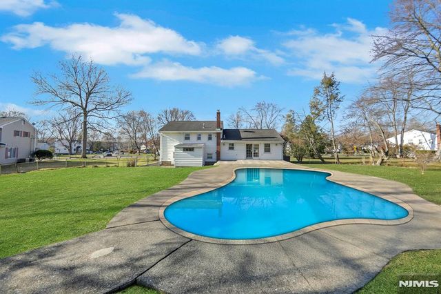 117 Brookview Terrace, Bergenfield, NJ 07621