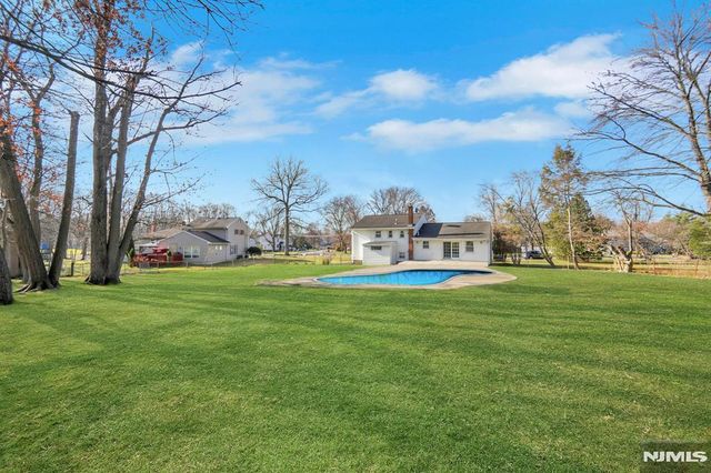 117 Brookview Terrace, Bergenfield, NJ 07621