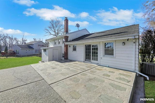 117 Brookview Terrace, Bergenfield, NJ 07621