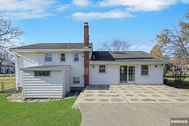 117 Brookview Terrace, Bergenfield, NJ 07621