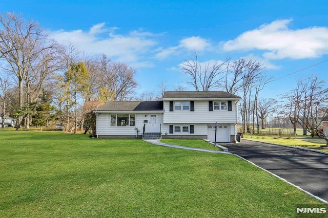 117 Brookview Terrace, Bergenfield, NJ 07621