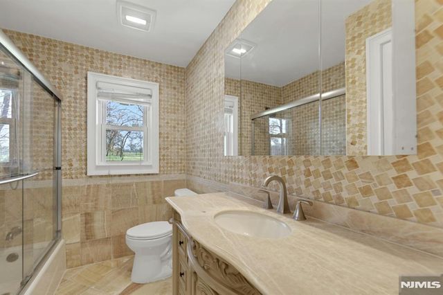 117 Brookview Terrace, Bergenfield, NJ 07621