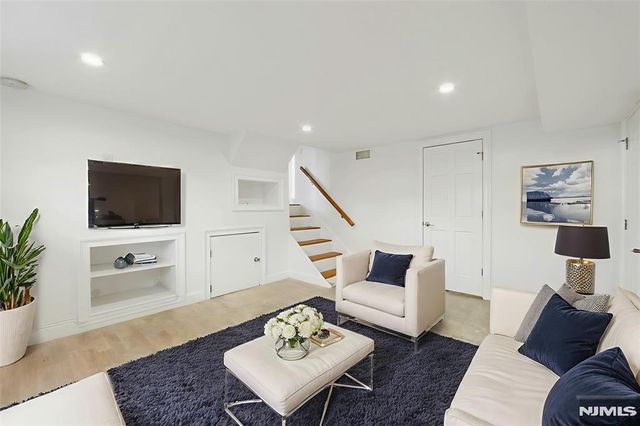 117 Brookview Terrace, Bergenfield, NJ 07621