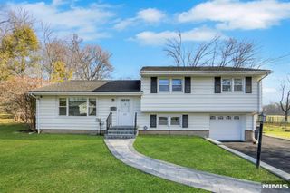 117 Brookview Terrace, Bergenfield, NJ 07621