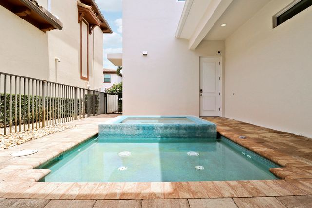 5029 GRANDIFLORA Road, Palm Beach Gardens, FL 33418