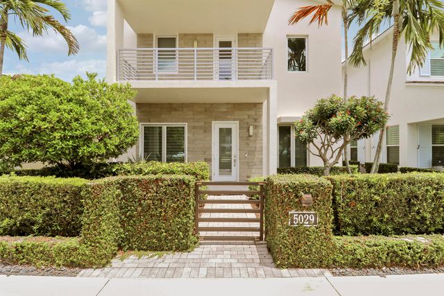 5029 GRANDIFLORA Road, Palm Beach Gardens, FL 33418