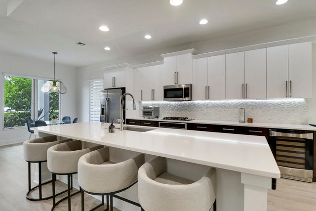 5029 GRANDIFLORA Road, Palm Beach Gardens, FL 33418