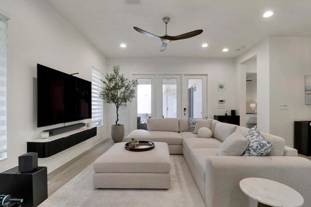 5029 GRANDIFLORA Road, Palm Beach Gardens, FL 33418