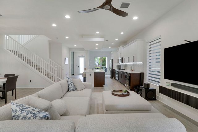 5029 GRANDIFLORA Road, Palm Beach Gardens, FL 33418