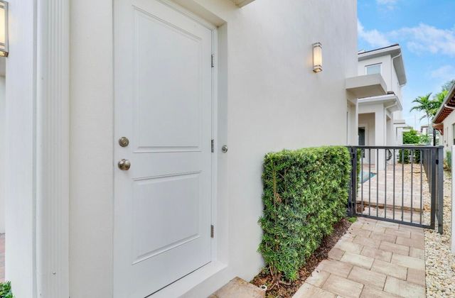 5029 GRANDIFLORA Road, Palm Beach Gardens, FL 33418
