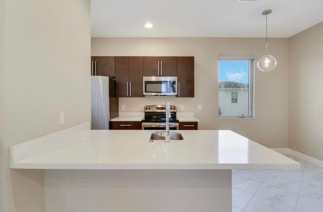 5029 GRANDIFLORA Road, Palm Beach Gardens, FL 33418