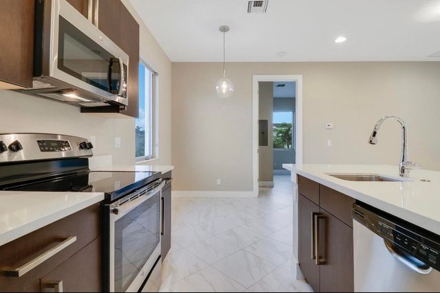 5029 GRANDIFLORA Road, Palm Beach Gardens, FL 33418