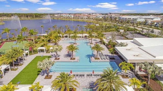 5029 GRANDIFLORA Road, Palm Beach Gardens, FL 33418
