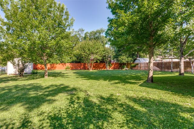 417 Arcadia Street, Hurst, TX 76053
