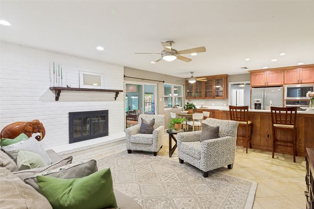 417 Arcadia Street, Hurst, TX 76053