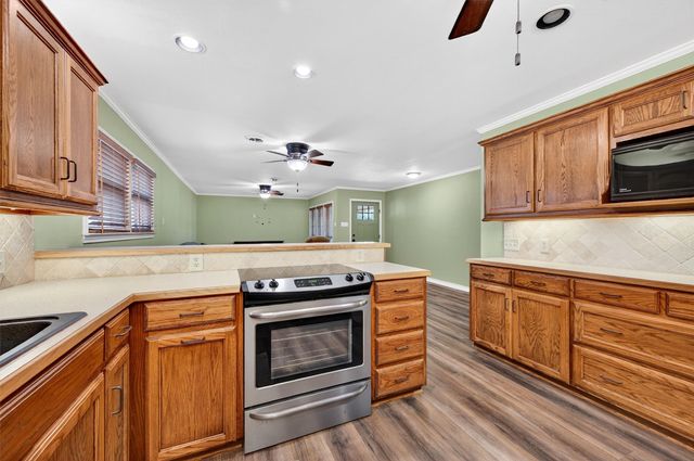 1722 Morningside Drive, Gainesville, TX 76240