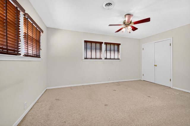 1722 Morningside Drive, Gainesville, TX 76240