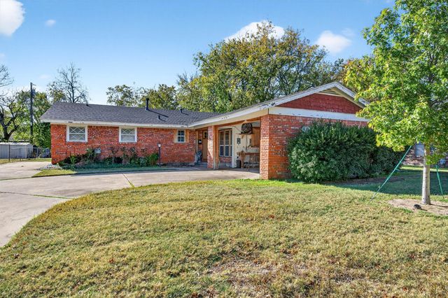 1722 Morningside Drive, Gainesville, TX 76240