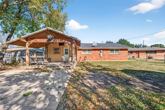 1722 Morningside Drive, Gainesville, TX 76240