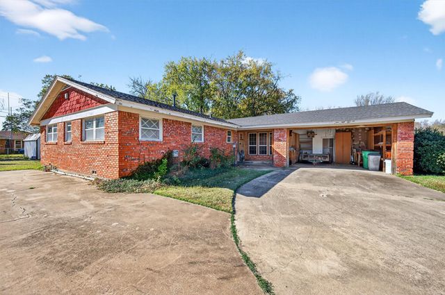 1722 Morningside Drive, Gainesville, TX 76240