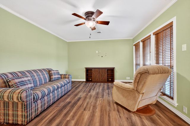 1722 Morningside Drive, Gainesville, TX 76240