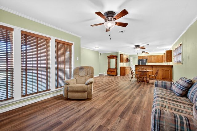 1722 Morningside Drive, Gainesville, TX 76240