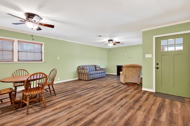 1722 Morningside Drive, Gainesville, TX 76240