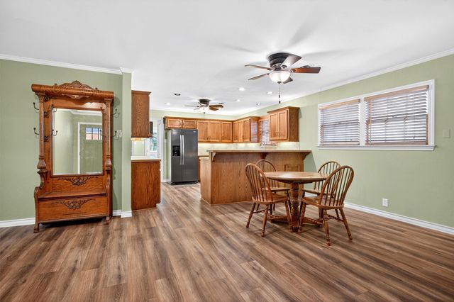 1722 Morningside Drive, Gainesville, TX 76240